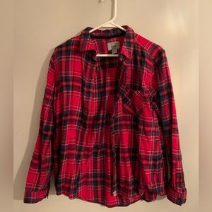 G.H. BASS AND CO large women’s flannel red and blue